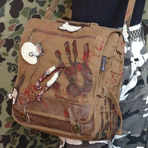 Walking Dead Rock Scar Zombie classic style canvas and leather messenger bag immagine 1