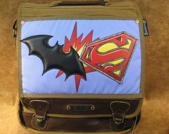 Batman v Superman Original Leather and Canvas Artwork on Messenger Back Pack 80515n14