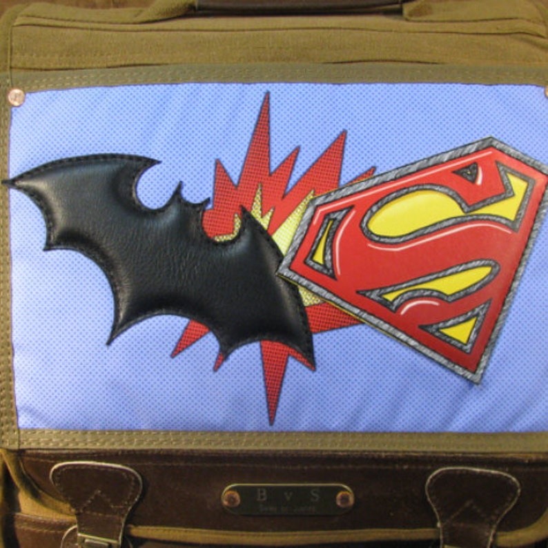 Batman v Superman Original Leather and Canvas Artwork on Messenger Back Pack 80515n14 image 2