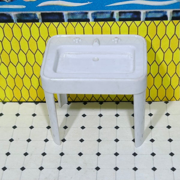 T. COHN/Superior - BATHROOM SINK -  White Hard Plastic - 1948-1960's - Vintage Dollhouse Furniture - Fits Marx Mansion - Renwal 1:16 3/4"