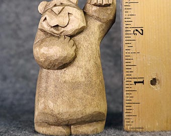 Ours en bois originaux sculptés par un artiste, sculptures miniatures conçues, sculptées à la main par Christine Coffman avec 62 ans d'expérience dans la sculpture sur bois.