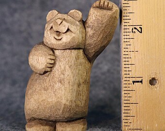 Ours en bois originaux sculptés par un artiste, sculptures miniatures conçues, sculptées à la main par Christine Coffman avec 62 ans d'expérience dans la sculpture sur bois.