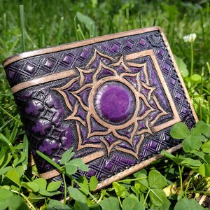 Cartera plegable de cuero con diseño de Crown Chakra
