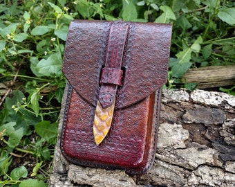 Handmade medieval leather belt pouch for mobile devices with engraved horn closure