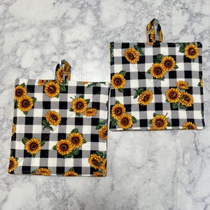Sun Flowers black check  Kitchen potholder Set - Hot Pads -Pot Holders - Kitchen Pot Holder set- Table Protector- Kitchen Gifts