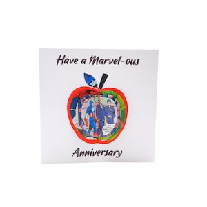 ¡Que tengas un aniversario maravilloso! Tarjeta de aniversario de superhéroe.