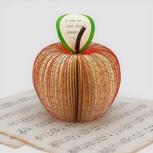 Personalized Anniversary Gift – Fruit Sculpture Made With Your Words – Song Lyrics Gift – Wedding Vow Gift – 4th Anniversary