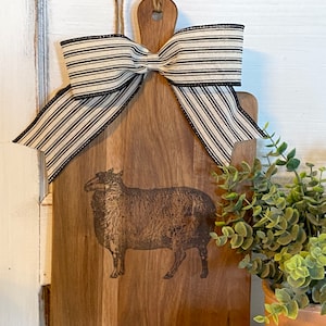 Tagliere decorativo a forma di pecora in stile fattoria, espositore in legno rustico