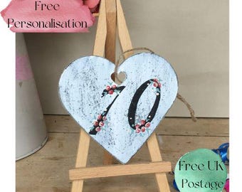 70 dekorative Herzen aus Holz, Anhänger zum 70er Geburtstag. 70 Jahre Geburtstagsgeschenk, 70 Jahre Jahrestag, 70 Jahre Jubiläum Geschenk, Andenken, 70 Jahre Geschenk, Geschenk Topper