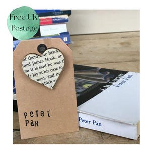 Peter Pan Tinkerbell Buchseite Herz aus Holz Pin, Peter Pan Tinkerbell Brosche, Anstecker, Pin, Schmuck, Schmuck Peter Pan, Tinkerbell Geschenk, GRATIS