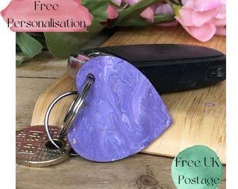 Paarse sleutelhangers, verfgieten, kleine cadeaus, zakgeldcadeaus, zakknuffels, zakharten, sleutelhangerharten, houten cadeaus, gepersonaliseerd cadeau