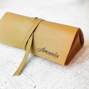 Astuccio in pelle con nome personalizzato L'idea regalo perfetta in pelle personalizzata per gli artisti Astuccio minimalista in stile boho vintage