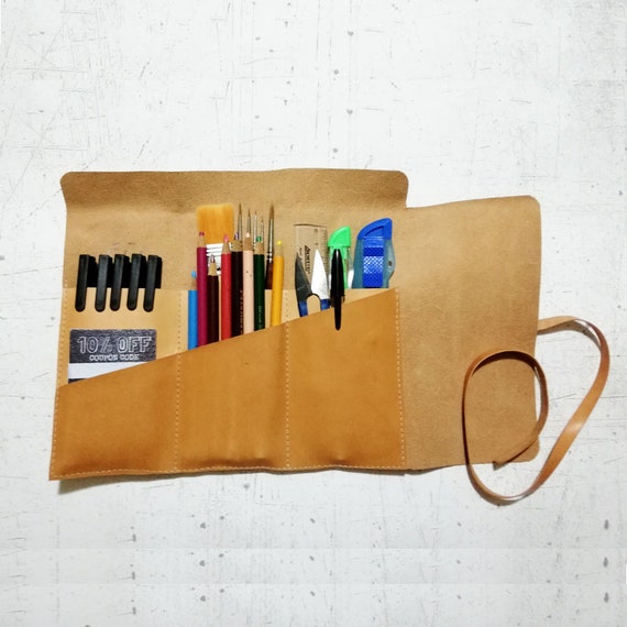 Estuche enrollable de cuero con compartimentos para herramientas