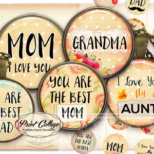 Könnte beinhalten: Eine Sammlung von Anhängern im Vintage-Stil mit Aufschriften wie "MOM" und "GRANDMA". Die Anhänger haben florale und gepunktete Hintergründe mit schwarzem Text. Das Bild enthält auch kleinere kreisförmige Designs.