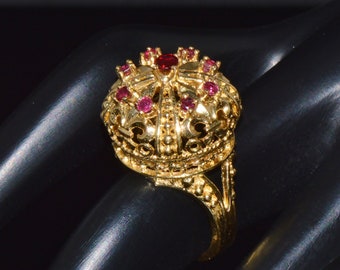 Vintage Franklin Mint Natural Ruby 750 18K Solid Gold Filigree Crown Domed Fleur De Lis Ring - ExoticGoldJewelry