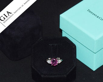 VERKAUFT - Authentischer Tiffany & Co. Platin Verlobungsring - GIA Zertifizierte Natur 3.35Cts VS G Diamant Rosa Saphir 3 Stein Ring