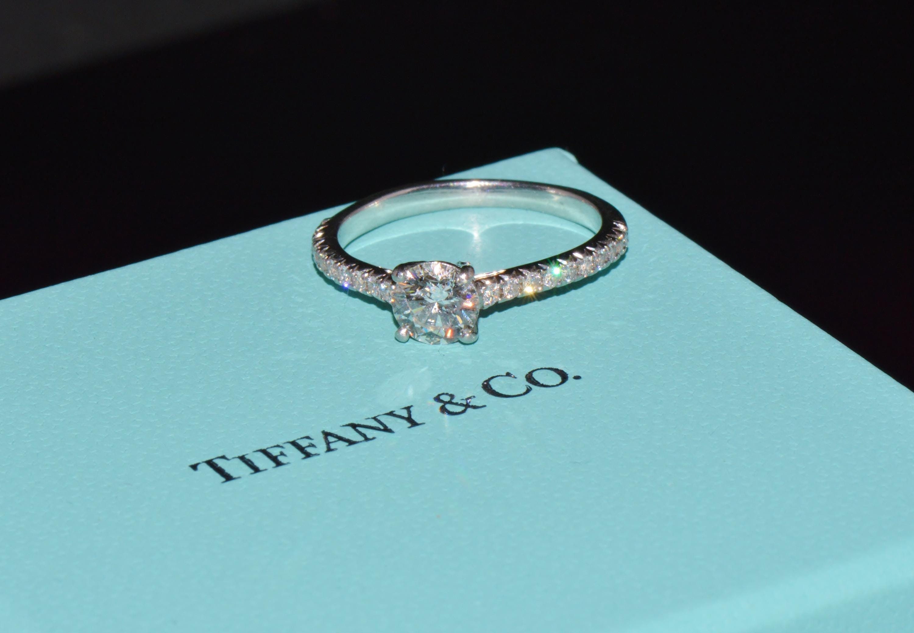 Authentic Tiffany & Co. Platinum Diamond Engagement Ring - Novo