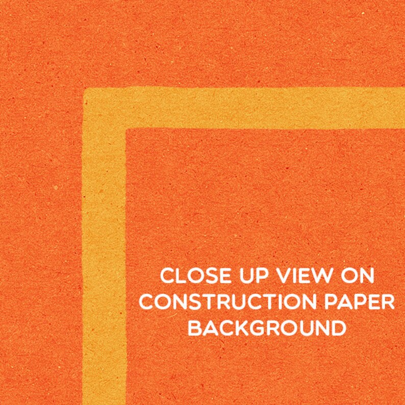 Pu&ograve; includere: Vista ravvicinata di carta da costruzione arancione con una linea gialla che corre verticalmente e orizzontalmente sulla superficie. Il testo "CLOSE UP VIEW ON CONSTRUCTION PAPER BACKGROUND" &egrave; stampato in bianco nella parte inferiore dell'immagine.