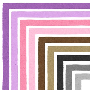 Pu&ograve; includere: Un'illustrazione digitale di una serie di quadrati con un gradiente di colori. I colori sono viola, rosa, marrone, beige, nero, grigio e bianco. I quadrati sono disposti in uno schema che crea un senso di profondit&agrave; e prospettiva.