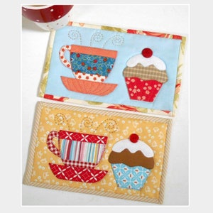 Alfombrilla para taza con té y pasteles