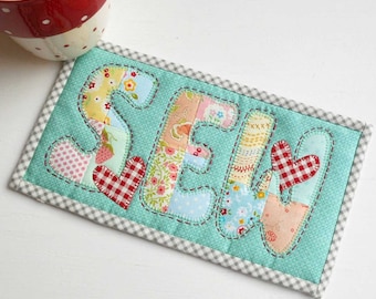 The Patchschmiede Applikations- und Mug Rug Alphabet-Vorlagen - drei vollständige Sets - für Mug Rugs, Quilts und mehr.