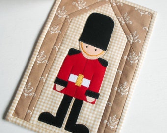 Beefeater Palace Guard Mug Rug