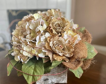 Hydrangeas arrangement, Unique hydrangeas bouquets, faux hydrangeas, floral designs, rustics hydrangeas style, on of the kind arrangement