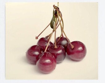 Impresión de fotografía de frutas, impresión de cereza, lienzo de arte de pared grande, decoración moderna de la pared del comedor, arte de pared de cocina de cerezas rojas, imagen mínima