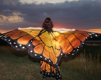 Orgineller Monarch Schmetterling - handbemalte Isis Flügel aus Seide. Auf Bestellung - mehrfarbig, ombre, Muster. Bauchtanz, Orienttanz