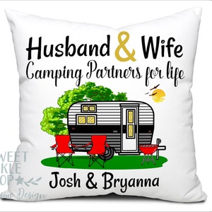 Funda de almohada de camping personalizada: caravana retro, marido y mujer