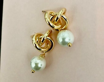 The Knotted Pearl Earrings in 18k gold fill