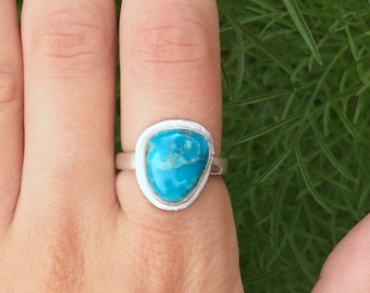 Lovely Turquoise Sterling Silver Ring. Size 7