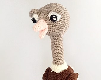 Ostrich amigurumi PDF crochet pattern described in Deutsch, English and dutch, with sample photos.