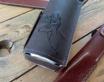 Porta cerveza, regalo para el novio, accesorio de caza de cuero, regalo de boda, accesorio para hombre, día del padre, funda para cinturón de cazador, letrero de ciervo, hecho a mano