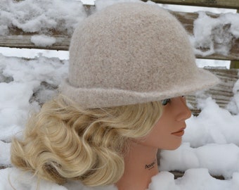 Classic 1920’s hand felted wool cloche hat. Sand.  Light Beige.