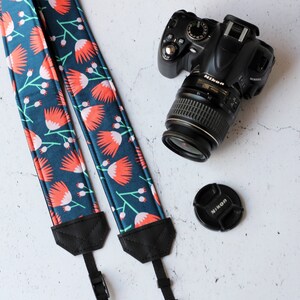 Flowers camera strap. Padded reflex camera strap. Vegan camera strap