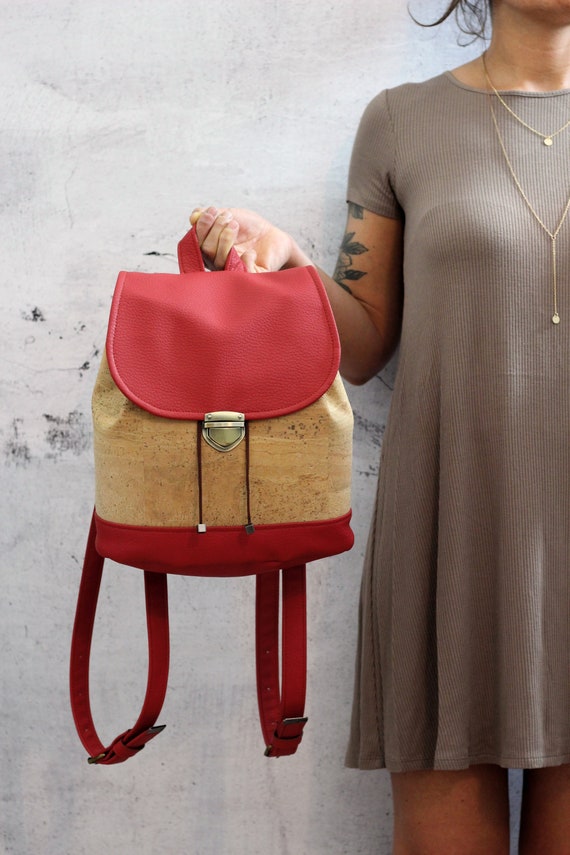 Red cork purse. Can be worn as a shoulder bag or backpack. Signature Backpack – Tiradia Cork main image 4