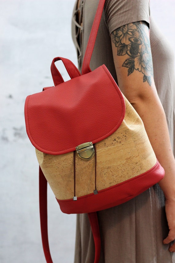 Red cork purse. Can be worn as a shoulder bag or backpack. Signature Backpack – Tiradia Cork main image 3