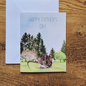 Carte de fête des pères heureuse, carte mignonne de souris de champ, salutation de nature pour papa, pour mari, pour grand-père, carte de chalet fantaisiste en plein air pour lui