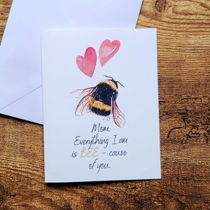 Maman tout ce que je suis est à cause de toi, carte de jeu de mots d'abeille de la fête des mères, carte mignonne d'amoureux de la nature d'abeille, carte d'anniversaire pour maman, bourdon Punny