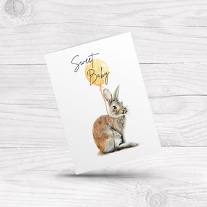 Carte de naissance adorable, joli bébé lapin, carte de baby shower neutre, ballon jaune, femme enceinte, nouvelle maman, maman, nouveau-né, grand-mère, papa,