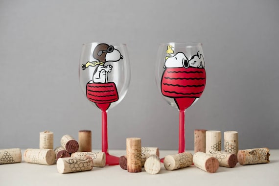 Snoopy Glass / Snoopy Wine Glass / Snoopy Gift / Snoopy Birthday / Snoopy  Decor / Snoopy Decorations / Snoopy Dog House / Peanuts Gang 