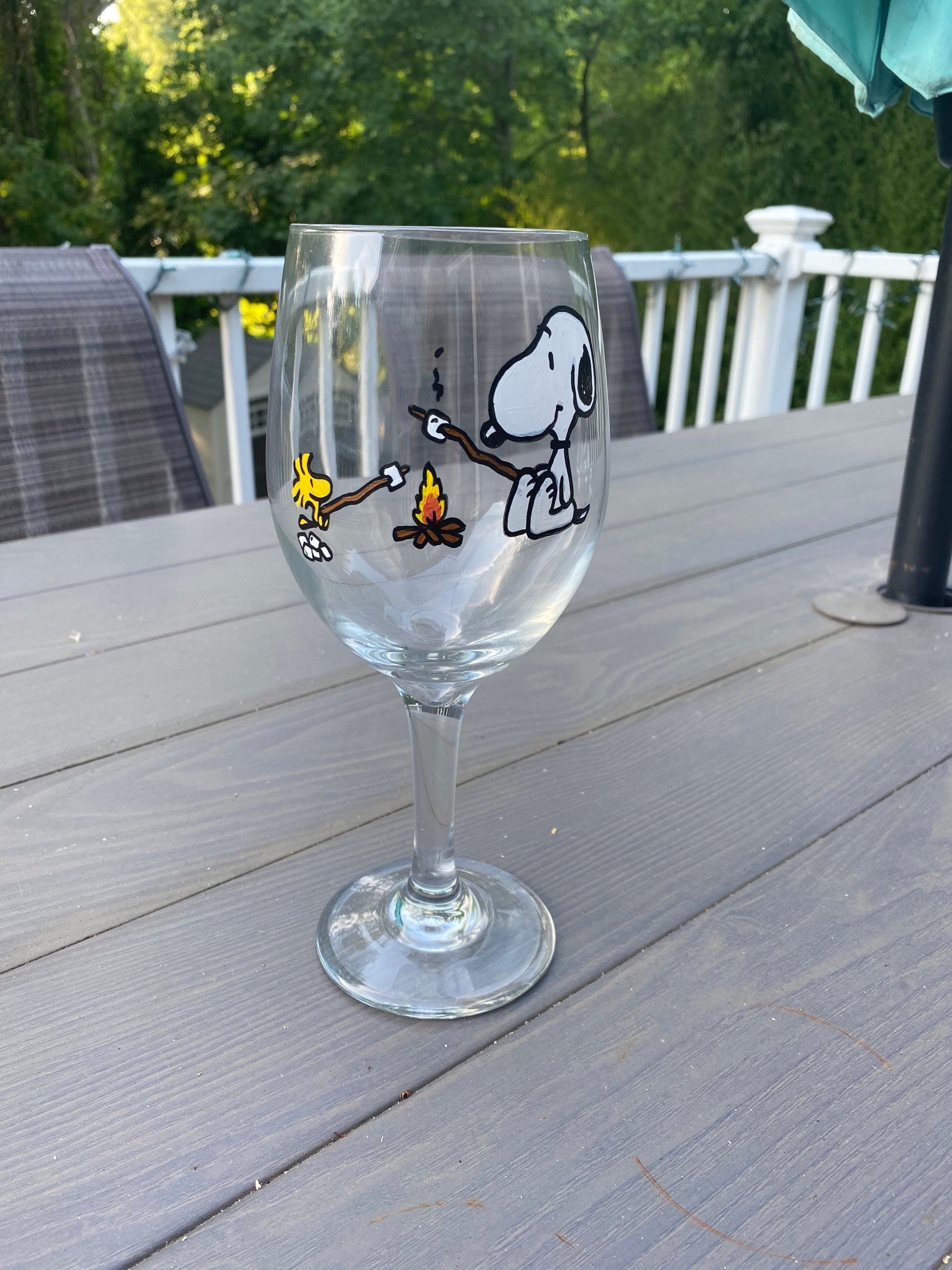 Camping Snoopy Glass / Snoopy Wine Glass / Snoopy Gift / Snoopy Birthday /  Snoopy Decor / Snoopy Decorations / Peanuts Gang / by the Fire 