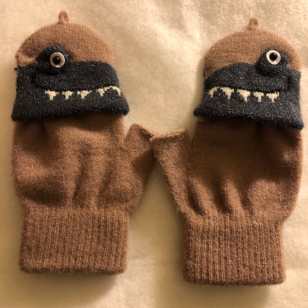 Children’s unisex convertible soft knit gray and tan dinosaur mittens/half finger gloves.