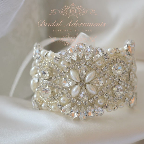 Vintage Style Crystal Rhinestone Silver Bridal Wedding Bracelet/Cuff