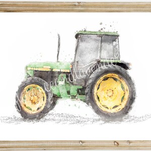 K&ouml;nnte beinhalten: Ein Aquarellbild eines gr&uuml;nen Traktors mit gelben R&auml;dern. Der Traktor ist in einem realistischen Stil mit Farbspritzern gemalt.