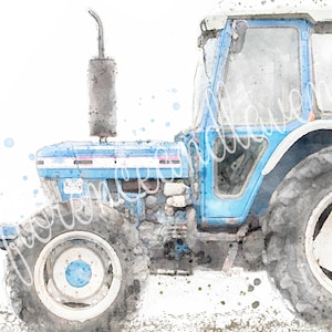 K&ouml;nnte beinhalten: Ein blaues und wei&szlig;es Aquarellbild eines Traktors. Der Traktor hat ein gro&szlig;es Vorderrad und ein kleineres Hinterrad. Der Traktor ist vor einem wei&szlig;en Hintergrund platziert.