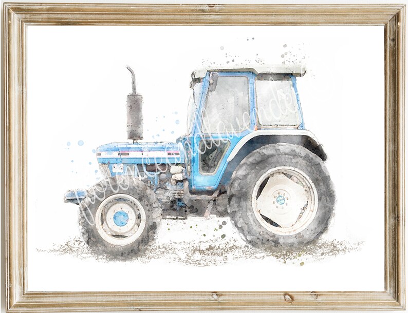 K&ouml;nnte beinhalten: Ein Aquarellbild eines blauen Traktors auf wei&szlig;em Hintergrund. Der Traktor hat eine wei&szlig;e Kabine und einen schwarzen Auspuff. Der Traktor ist von blauen und grauen Aquarellspritzer umgeben.