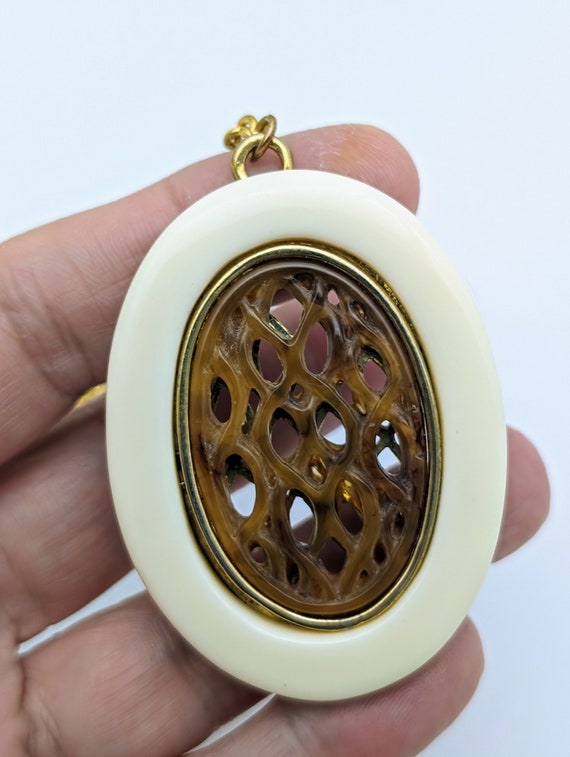 1970s Long Gold Tone White Oval Cut Out Pendant N… - image 6