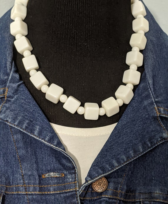 White Square And Round Bead Necklace, Vintage 18 … - image 2